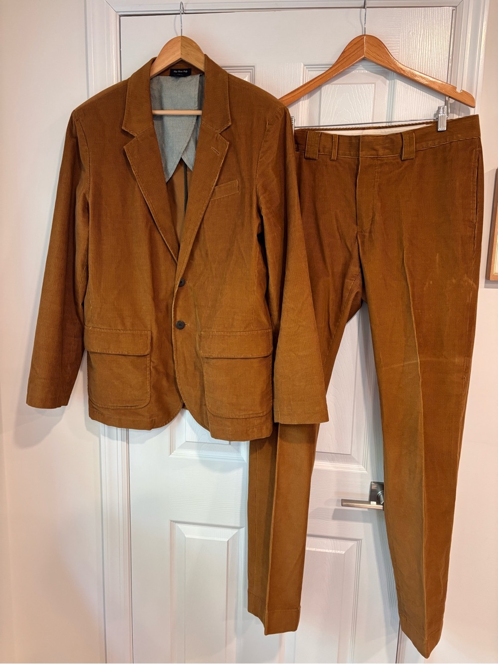 L. L.Bean Mens Tan Corduroy Blazer
Men's Sport Coat size 42 & pants set size 34